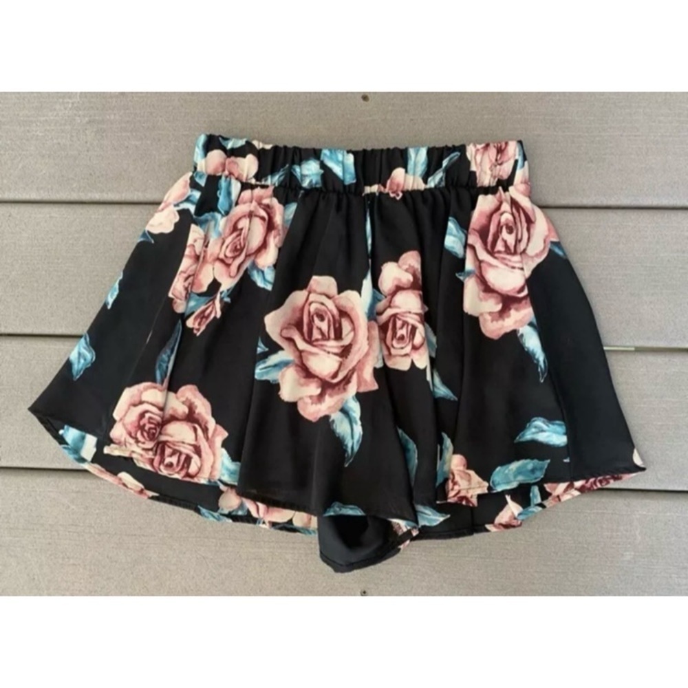 SHOW ME YOUR MUMU Blue Floral Flowy Shorts